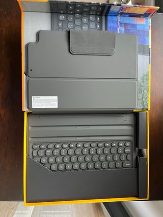 Teclado ZAGG Pro Keys iPad 10.2
