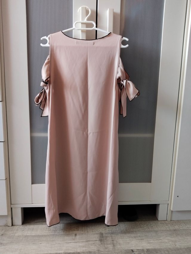 Vestido rosa lazos mangas