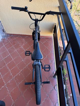 Bicicleta BMX negra
