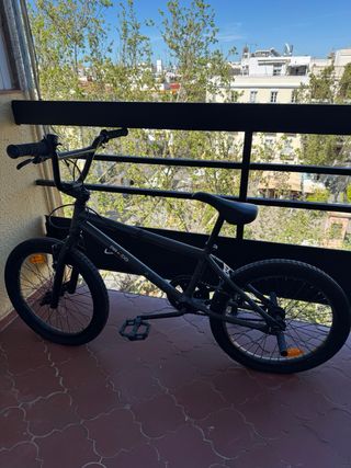 Bicicleta BMX negra