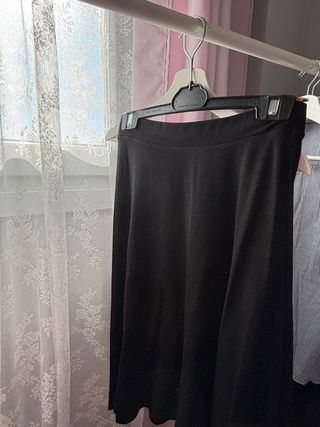 Falda midi negra 