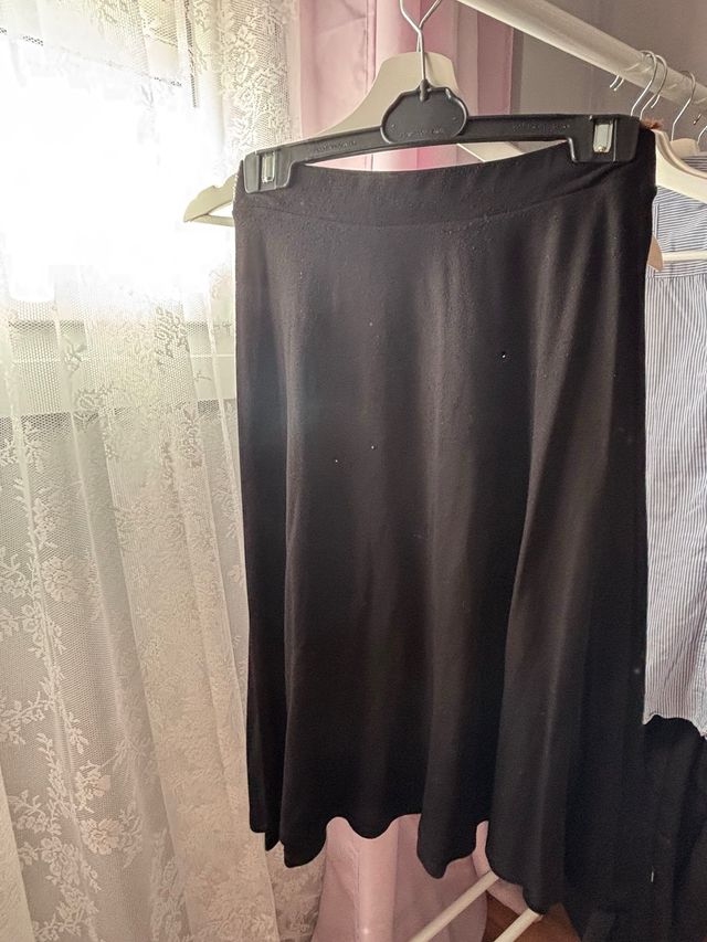 Falda midi negra