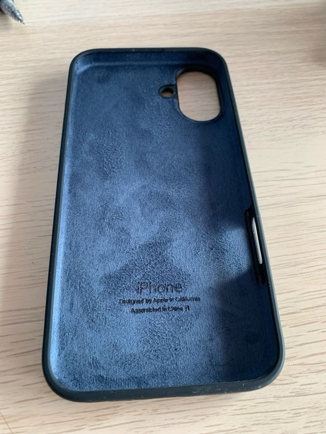 Funda iPhone 16 Plus + protector cristal.