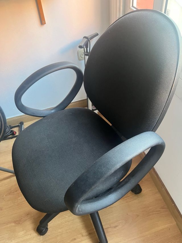 Silla oficina giratoria negra