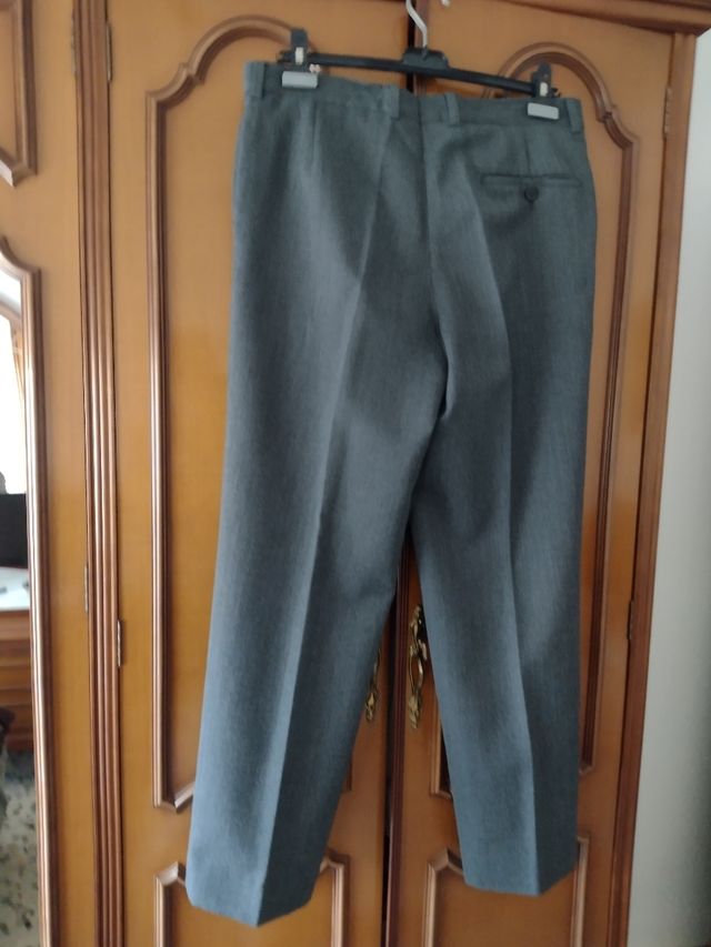 Pantalón gris caballero