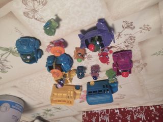 Zomlings Lote con 12 figuras