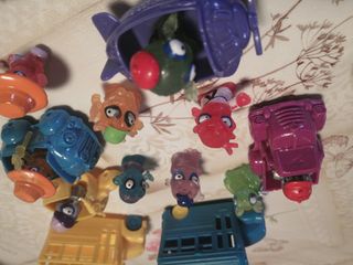 Zomlings Lote con 12 figuras