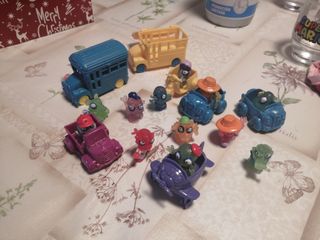 Zomlings Lote con 12 figuras