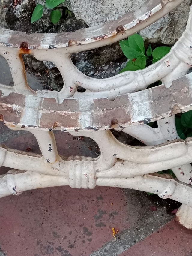 Antiguas patas fundicion banco clásico 