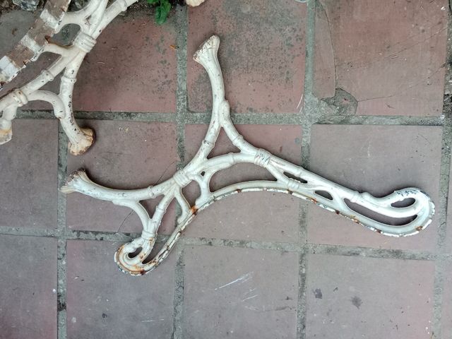 Antiguas patas fundicion banco clásico 
