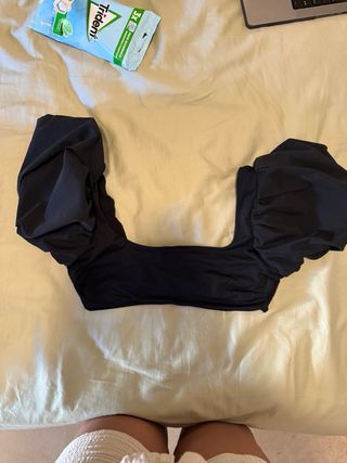 Top bikini negro mangas abullonadas M/L