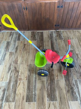 Triciclo infantil con barra