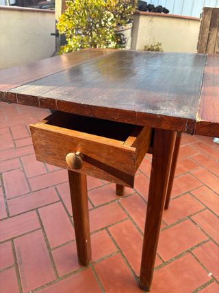 Mesa plegable de madera rústica