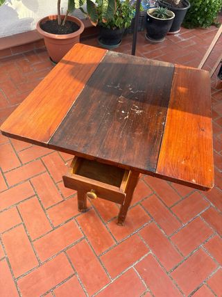 Mesa plegable de madera rústica