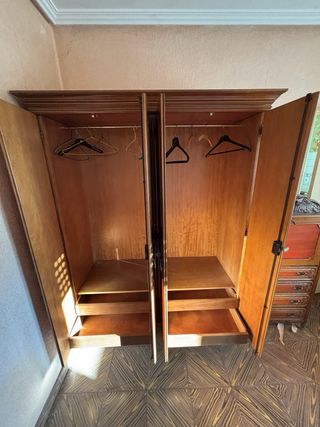 Armario madera maciza 4 puertas clasico.