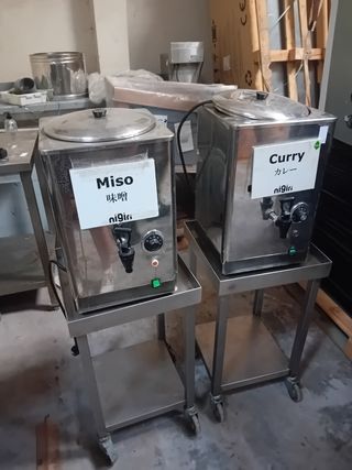 Termos dispensadores de líquidos 