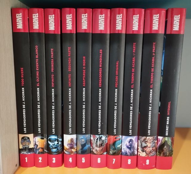 LOS VENGADORES JONATHAN HICKMAN COMPLETA M. DELUXE