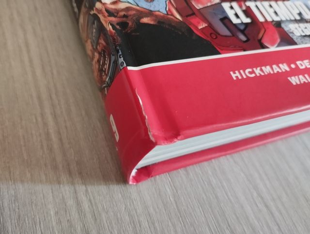 LOS VENGADORES JONATHAN HICKMAN COMPLETA M. DELUXE