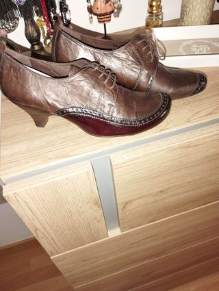 Zapatos marrones de tacón