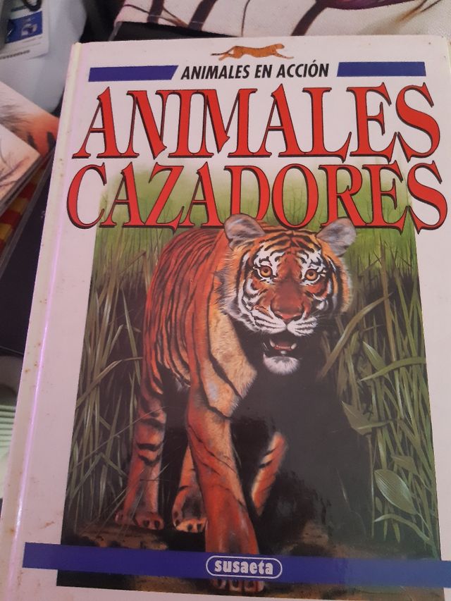 2 libros Animales Cazadores y otro animales constr