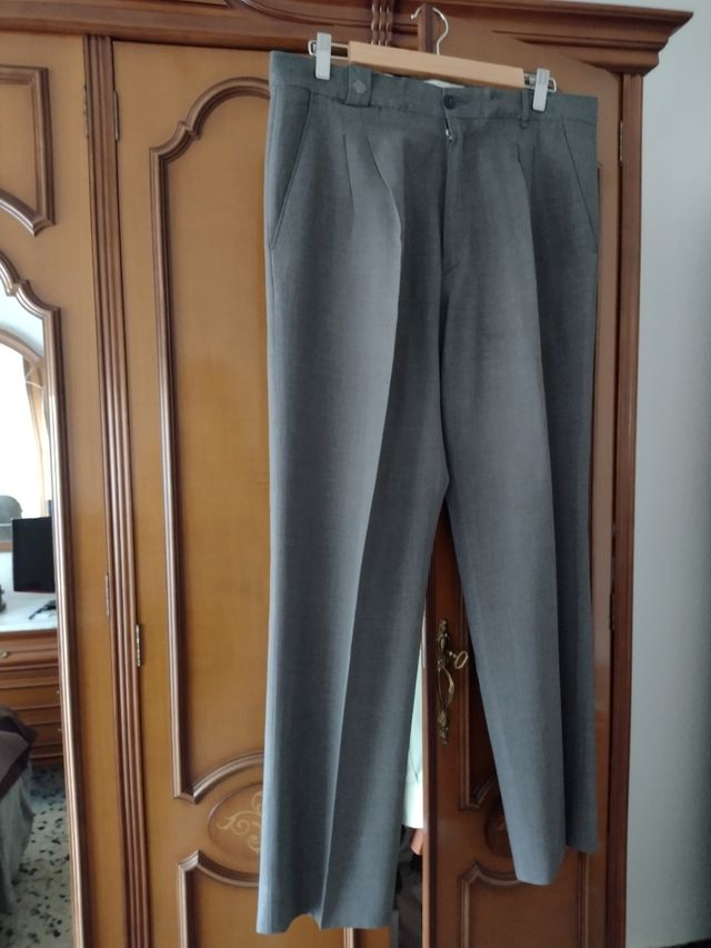 Pantalón verde oliva claro clásico