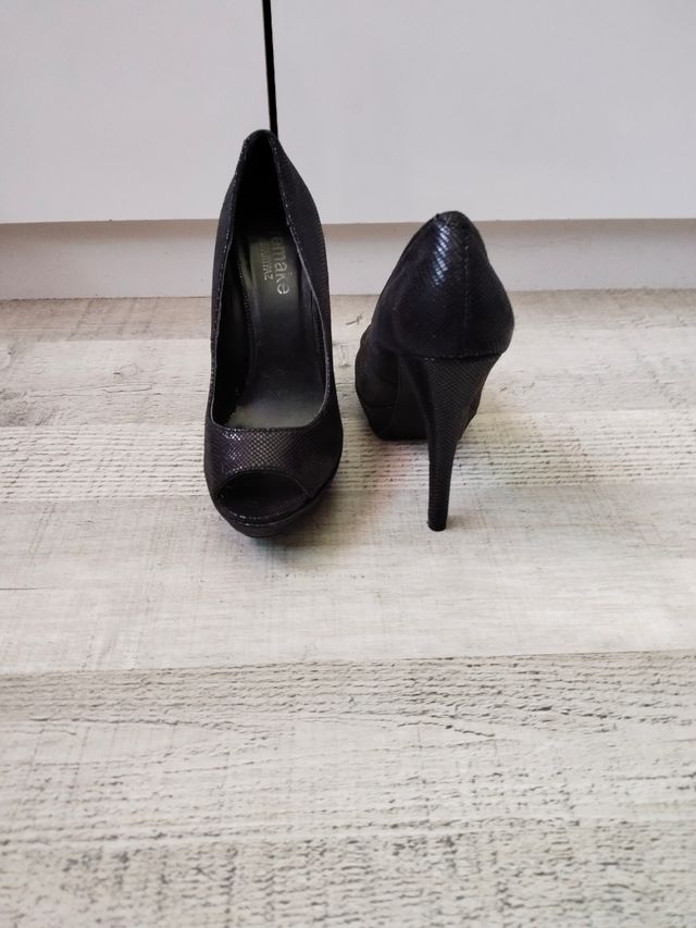 Tacones negros