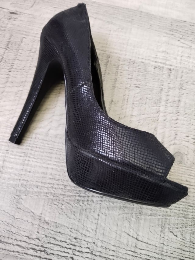 Tacones negros