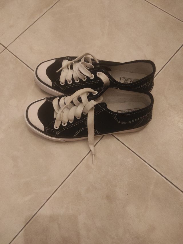 Scarpe BO FENG nere sono taglia 40 ma vestono n 39