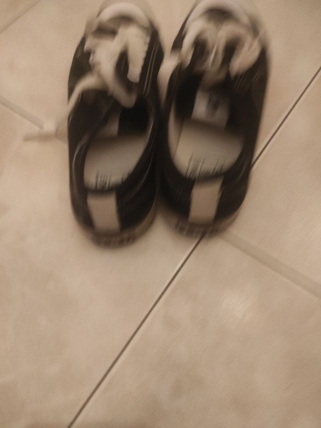 Scarpe BO FENG nere sono taglia 40 ma vestono n 39