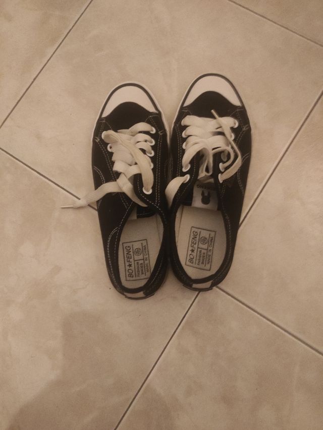 Scarpe BO FENG nere sono taglia 40 ma vestono n 39