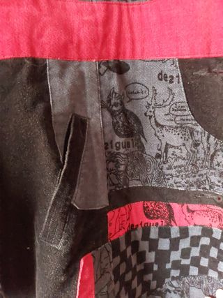 Chaqueta Desigual negra y roja
