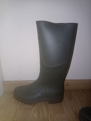Botas agua verde oliva y negras