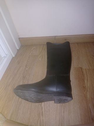 Botas agua verde oliva y negras
