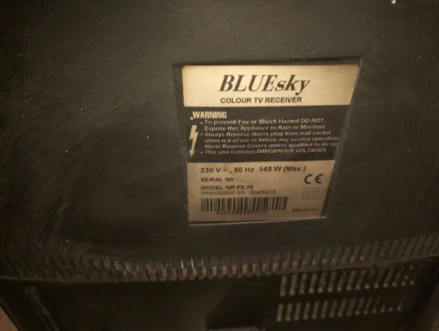 TV CRT Bluesky 28" negra