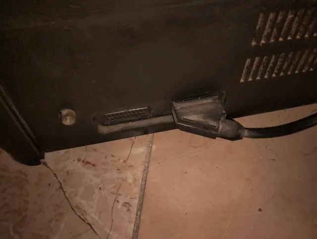 TV CRT Bluesky 28" negra