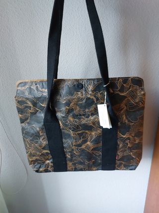 Bolso de mano marrón y negro