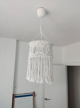 Lámpara macramé - beige y blanca