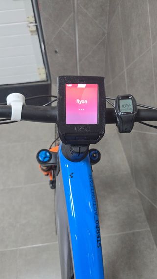 Bicicleta eléctrica Cube Actionteam de carbono