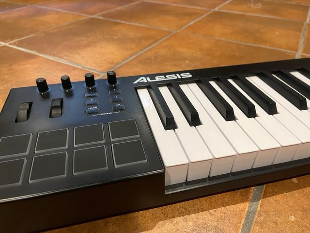 Alesis V49 teclado MIDI