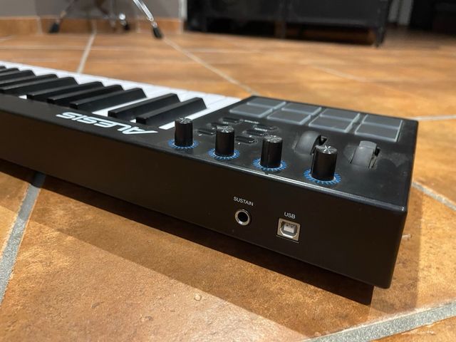 Alesis V49 teclado MIDI