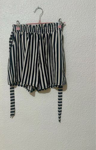 Shorts rayas blanco-negro