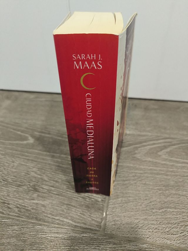 Casa de tierra y sangre (Ciudad Medialuna 1)