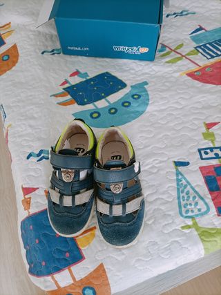 Sandalias Mayoral talla 25.

