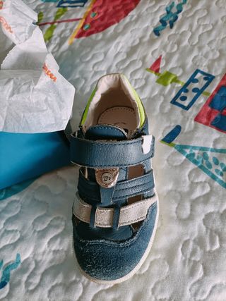 Sandalias Mayoral talla 25.

