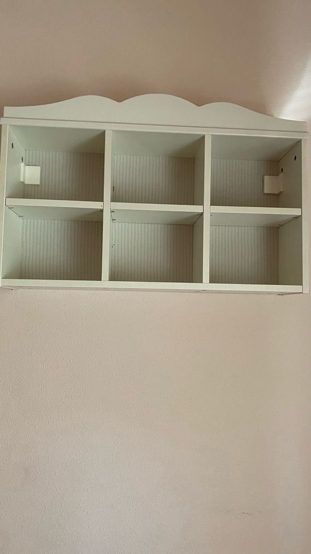 Estantería blanca de madera