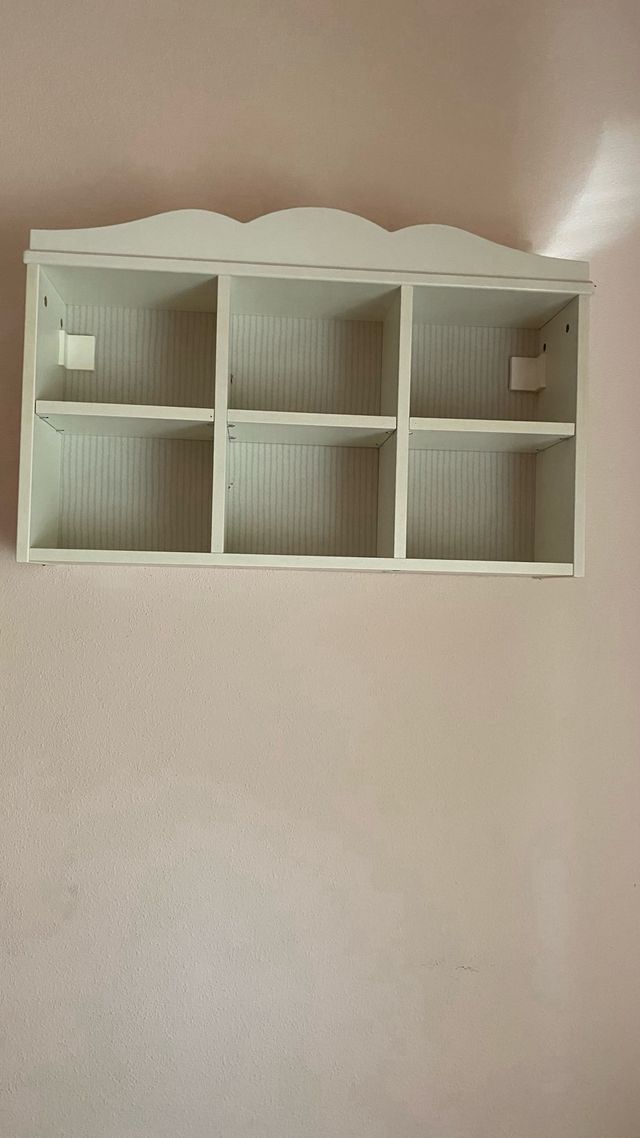 Estantería blanca de madera