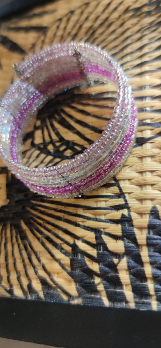 Braccialetti rigidi rosa e argento