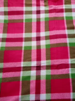 Manta polar rosa y verde