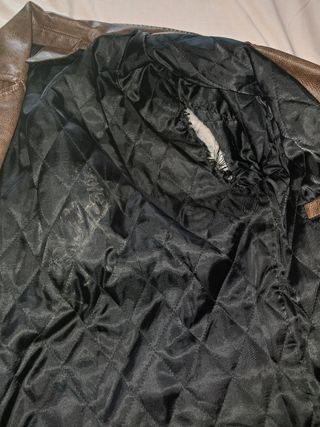 Chaqueta marrón efecto cuero