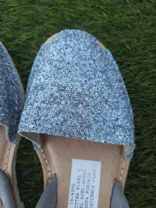 Menorquina de piel lentejuelas gris 37